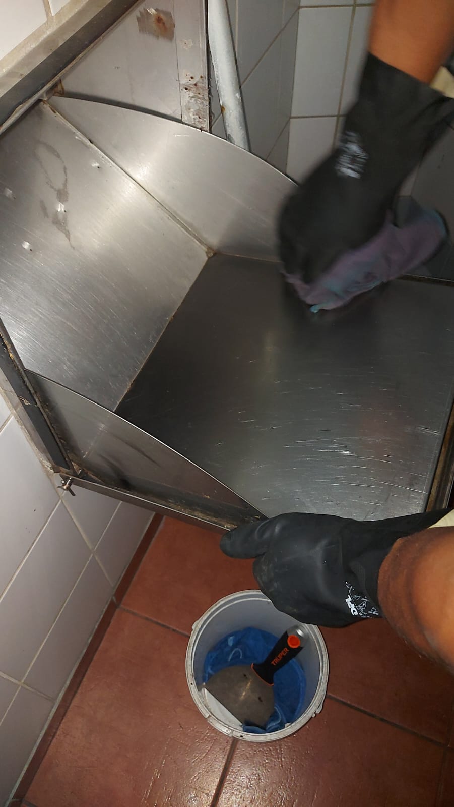 ניקוי דלתות